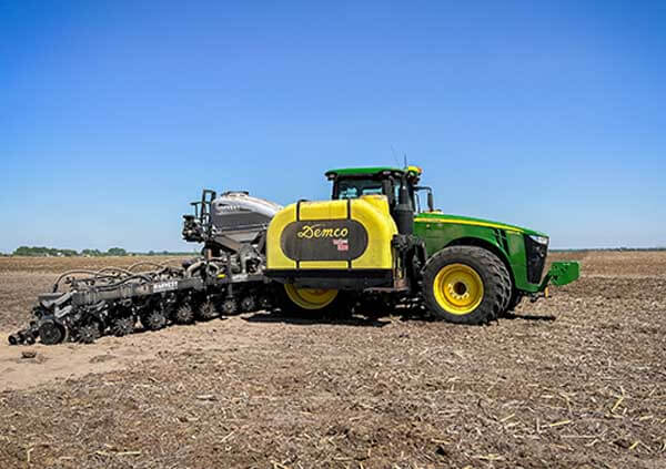 macs-agriculture-services_0003_Harvest International Stackfold 16 Row MNovacek 11